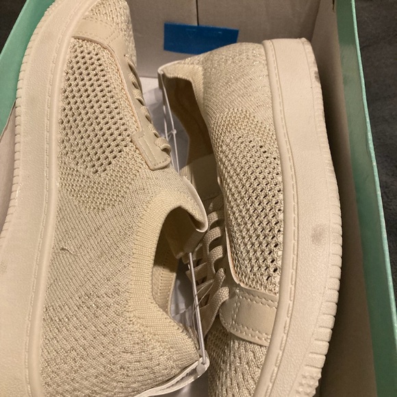 Mia girl Cream Sneakers - Picture 8 of 10